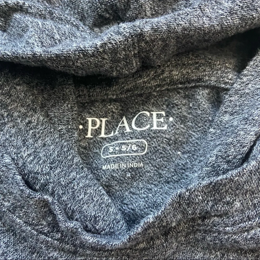 •The Children’s Place• snowboarder graphic shirt